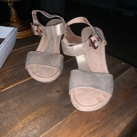 Sandals - Picture 2 of 6